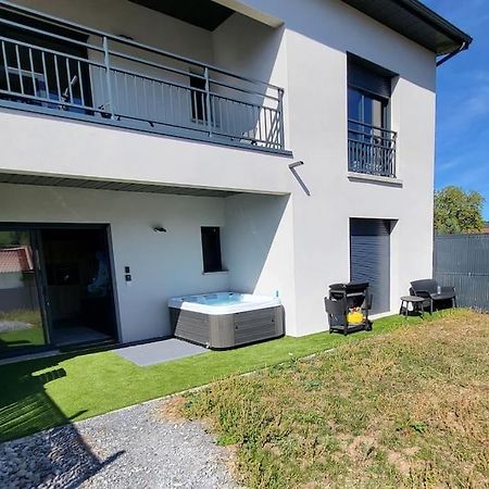 Rez-De-Jardin De Maison Avec Spa Et Borne D'Arcade Aurillac Exterior photo