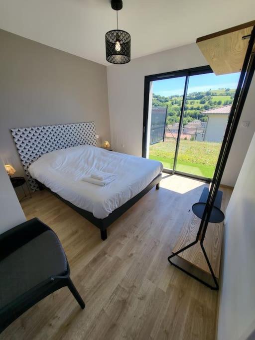 Rez-De-Jardin De Maison Avec Spa Et Borne D'Arcade Aurillac Exterior photo