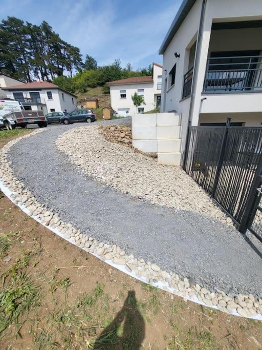 Rez-De-Jardin De Maison Avec Spa Et Borne D'Arcade Aurillac Exterior photo